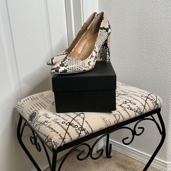 Banana Republic Women’s High Heel Shoe. Snake Print Design. All Leather. New - Picture 8 of 17